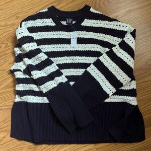 GAP Navy and White striped sweater Medium NWT